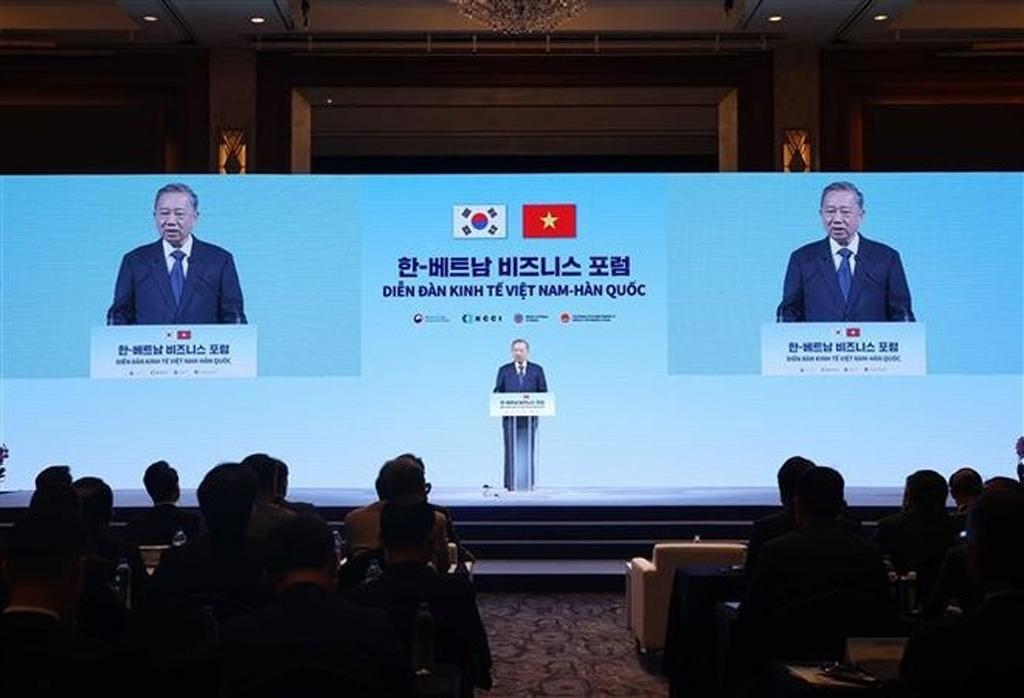General Secretary of the Communist Party of Viet Nam Central Committee To Lam speaks at the forum. (Photo: VNA)