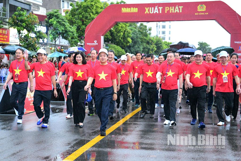 The event was part of activities marking the 80th anniversary of the August Revolution and National Day (September 2, 1945 2025), and the traditional day of the People’s Public Security Force (August 19, 1945 2025).