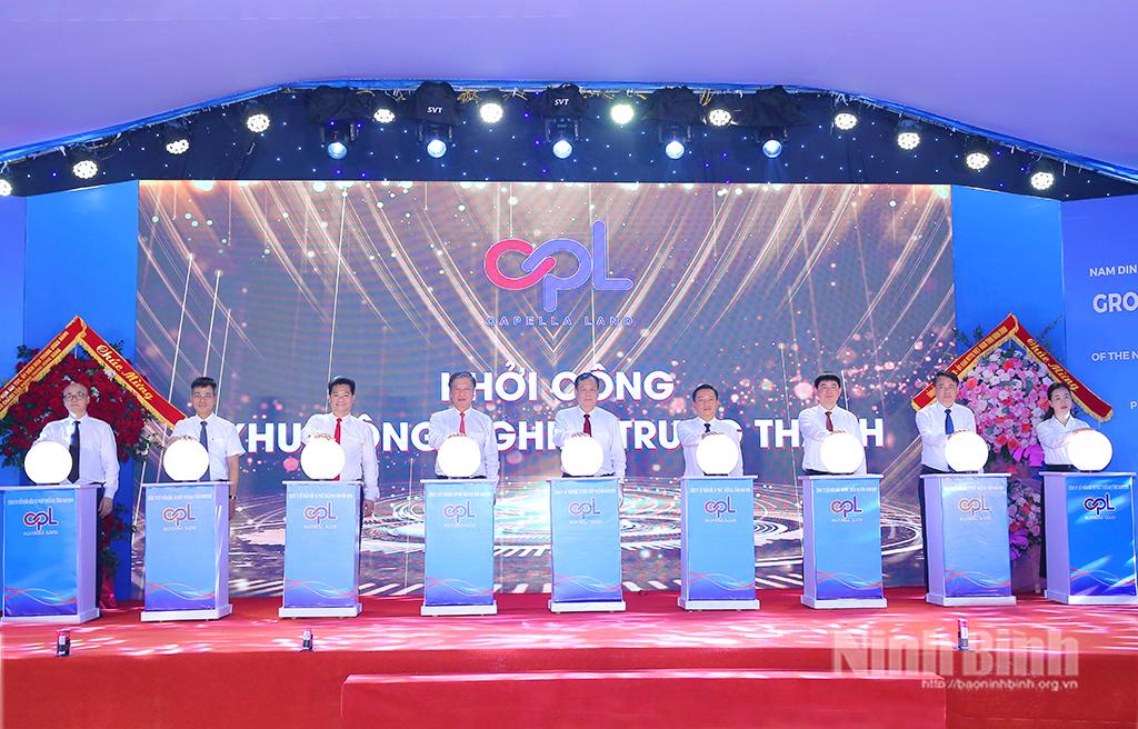 Delegates pressed the buttons to start construction of the project.
