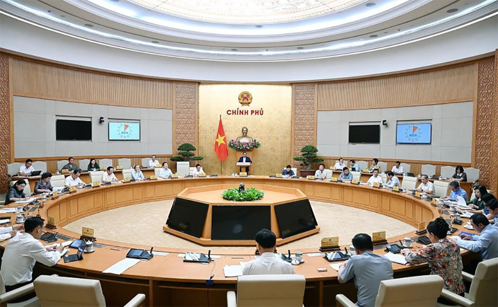 Prime Minister Pham Minh Chinh chairs a meeting of the Government Party Committee’s Standing Board and the Government on August 23 to review two months of implementing the two-tier local government model (Photo: VNA)