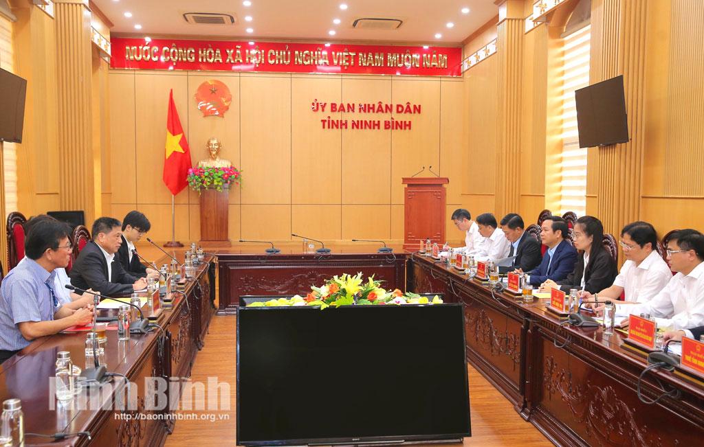 Chairman of provincial people's committee works with Taiwan’s AUO Corporation.