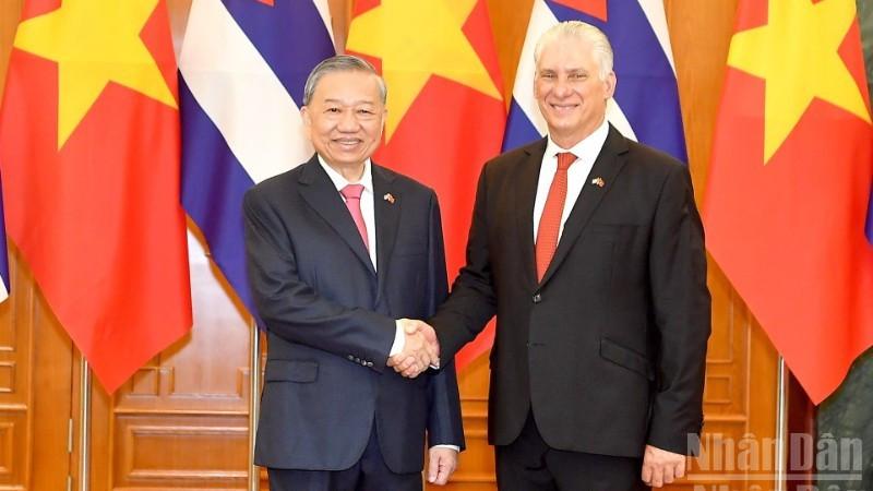 Party General Secretary To Lam and First Secretary of the Communist Party of Cuba Central Committee and President of Cuba Miguel Diaz-Canel Bermudez. (Photo: NDO)