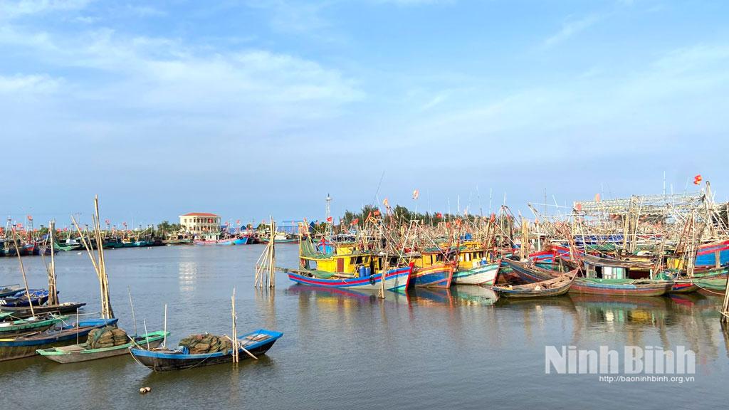 Fishing vessels at Quan Vinh 1 Port in Rang Dong commune.