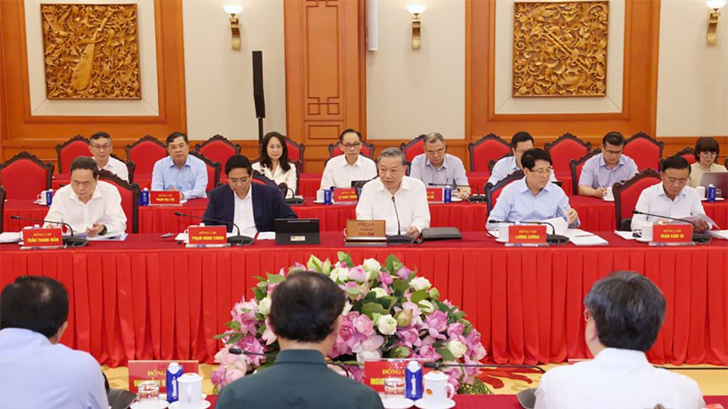 Key Party and State leaders include Party General Secretary, State President, Prime Minister, National Assembly Chairperson and Permanent Member of the Party Central Committee’s Secretariat (Photo: dangcongsan.vn)