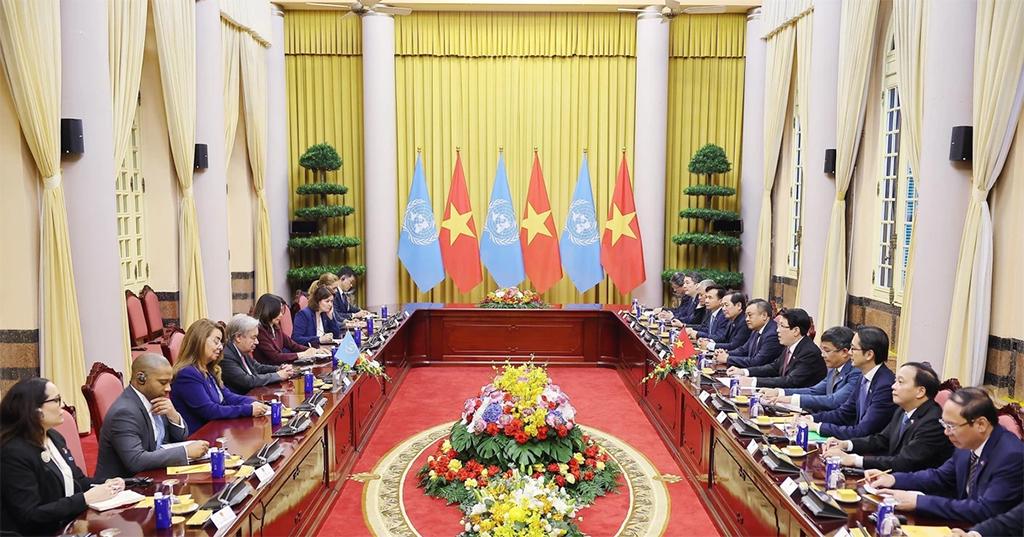 The talks between President Luong Cuong and UN Secretary-General António Guterres in Ha Noi on October 24 (Photo: VNA)
