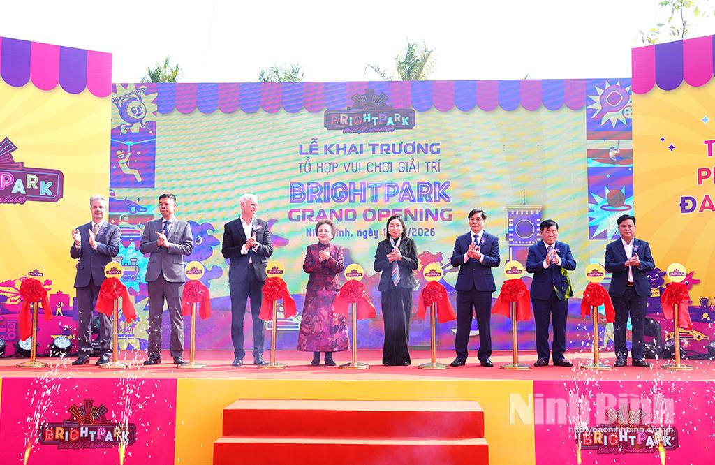 Bright Park entertainment complex put into operation in Ninh Binh