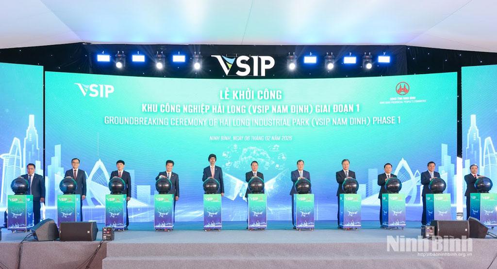 Delegates performed the ground-breaking ceremony for Phase 1 of the Hai Long Industrial Park.