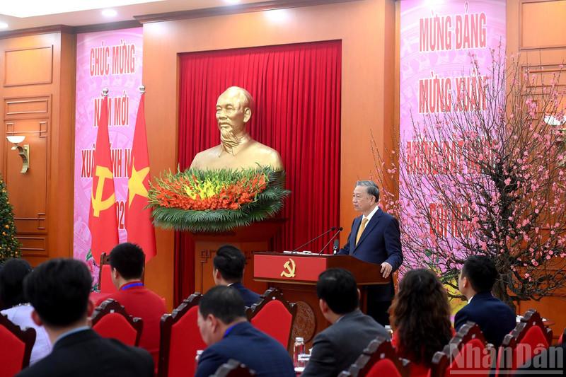 Party General Secretary To Lam speaks at the meeting with outstanding overseas Vietnamese (Photo: Dang Khoa)