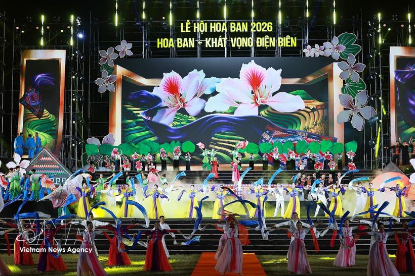 A view of the opening ceremony of the Ban Flower (Bauhinia) Festival 2026 in Dien Bien province on March 8 evening. (Photo: VNA)