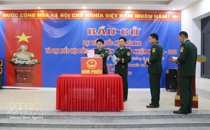 Voters at Dao San Border Guard Station cast their ballots in the election of deputies to the 16th National Assembly and People’s Councils at all levels for the 2026 2031 term. Photo: VNA