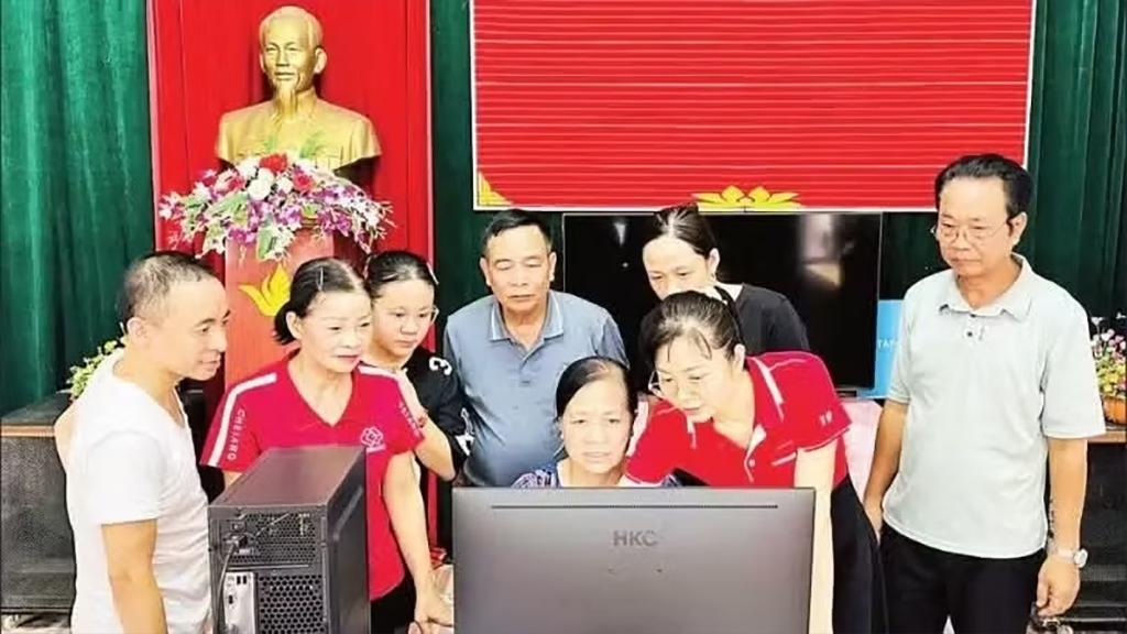 Training on inter-agency procedures at Residential Group No. 4, Trung Son Ward, Ninh Binh Province. (Photo: THAI HOA)