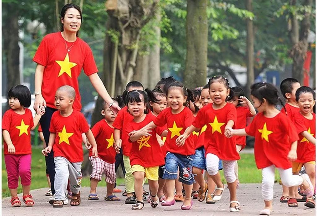 The national programme on child protection, and child labour prevention and reduction aims to ensure that every child grows up in a safe and healthy environment. (Photo: baochinhphu.vn)