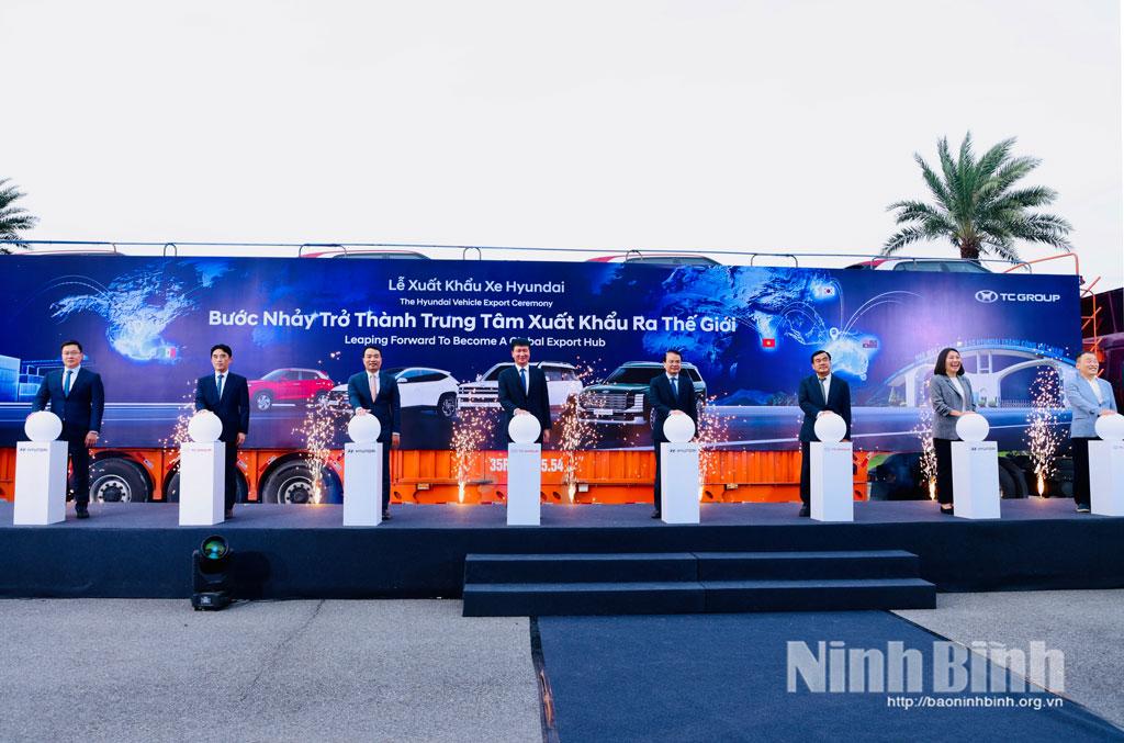 The ceremony marking Hyundai Thanh Cong's start of automobile exports to Mexico and Australia on August 14