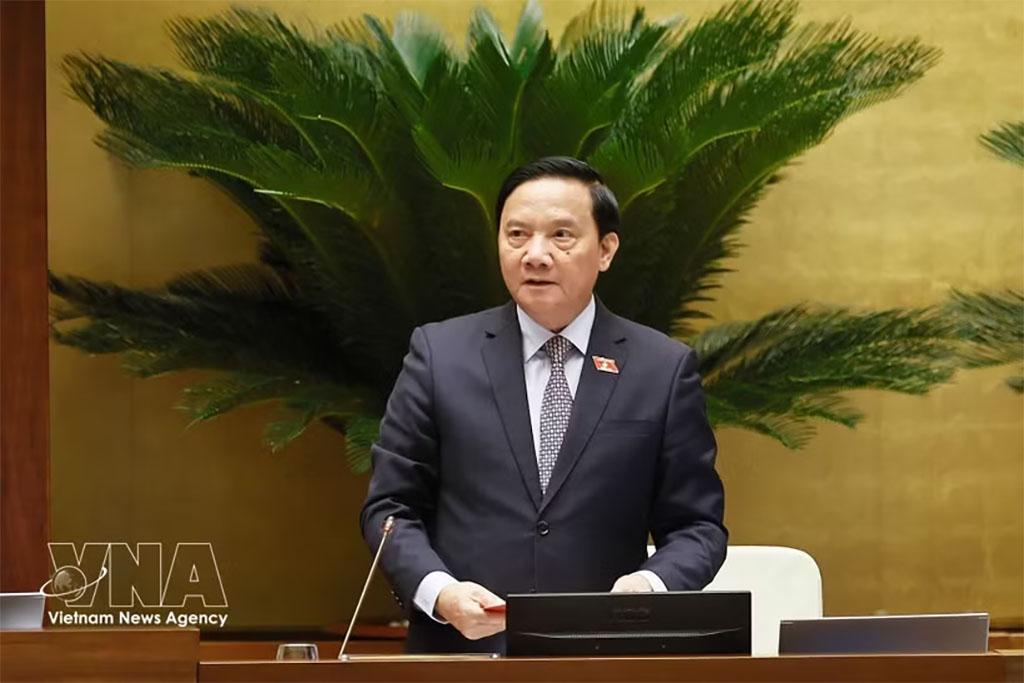 National Assembly Vice President Nguyen Khac Dinh precides over the discussion (Photo: VNA)