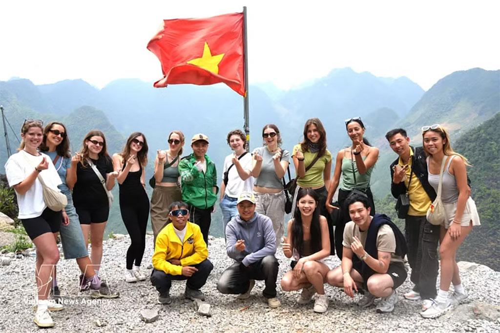 International tourists check in at the Dong Van Karst Plateau in Tuyen Quang province. (Photo: VNA)