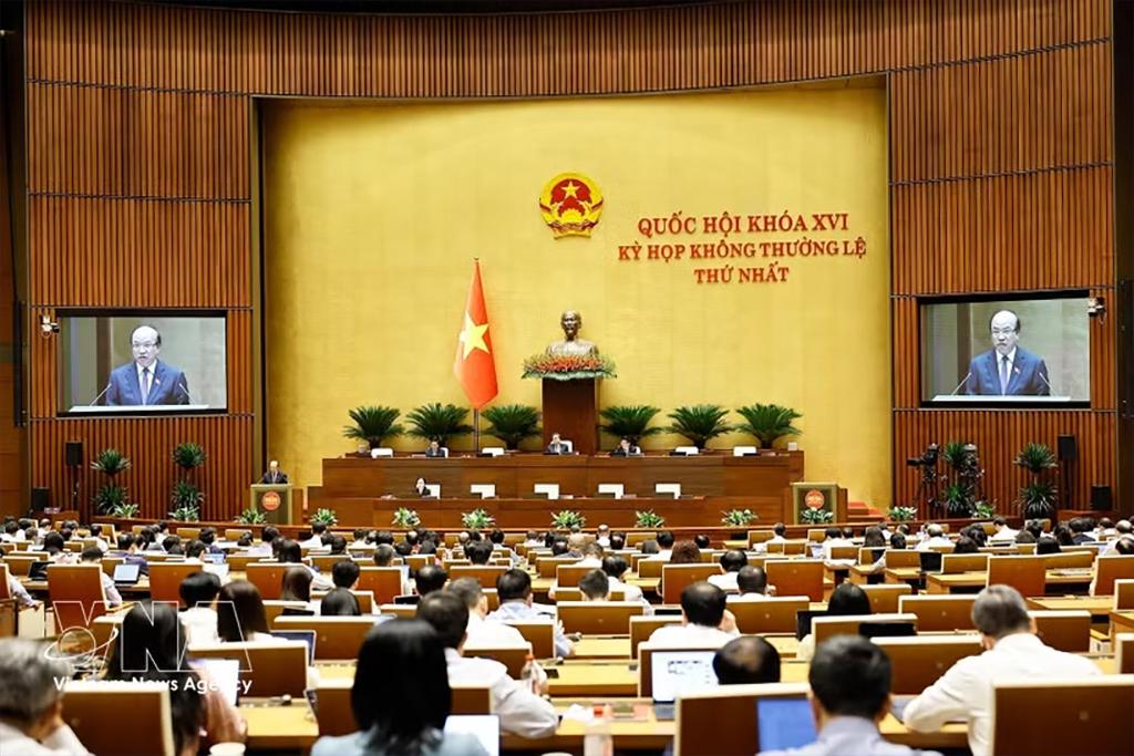 A plenary discussion of the 16th National Assembly's first extraordinary session (Photo: VNA)