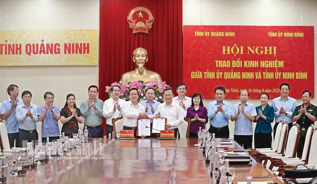 Ninh Binh's delegation pays working visit to Quang Ninh
