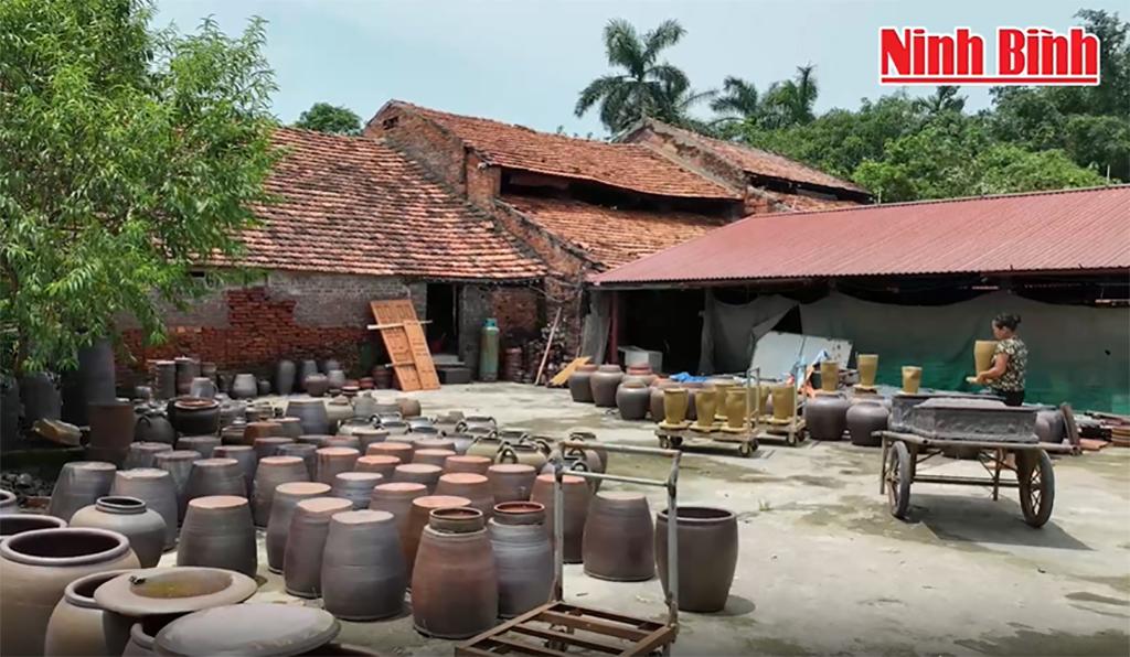 Quyet Thanh pottery village.