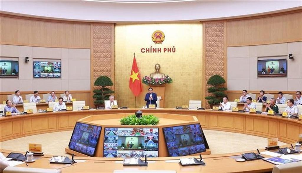 Prime Minister Pham Minh Chinh chairing the Government's meeting on October 5 (Photo: VNA)