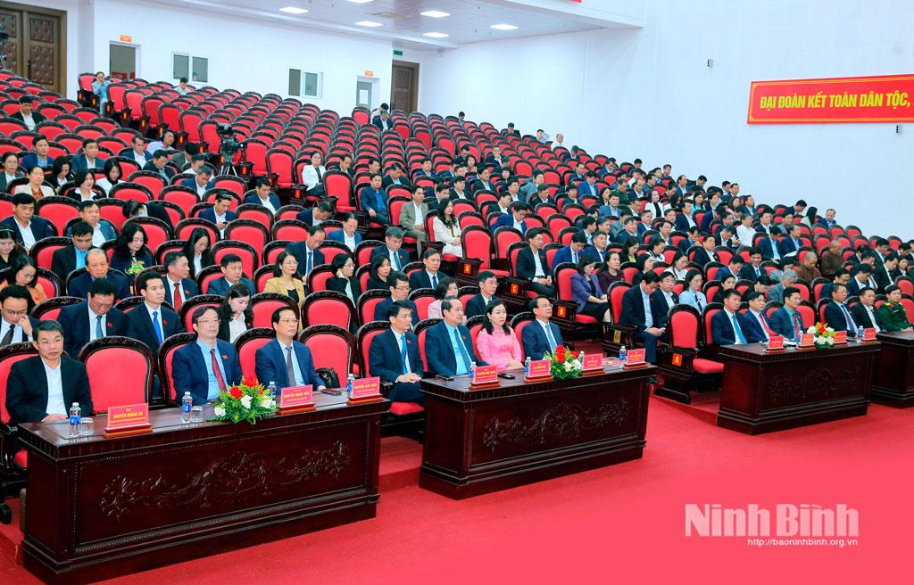 Participants at closing session.