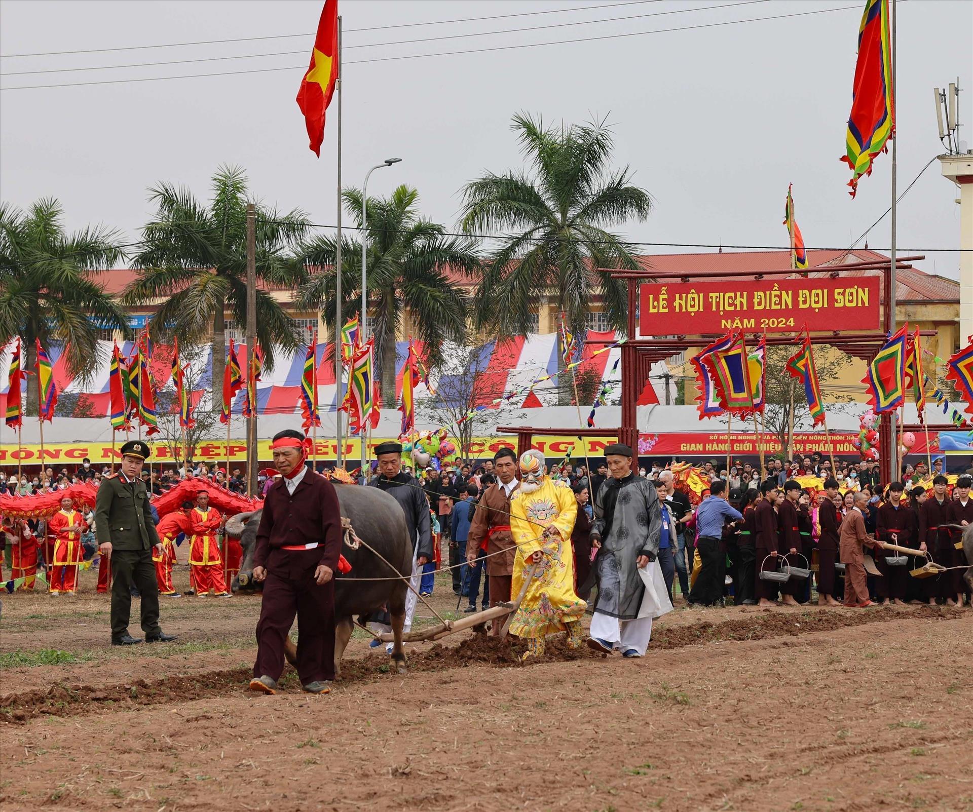 The Doi Son “Tich dien” (ploughing) Festival.