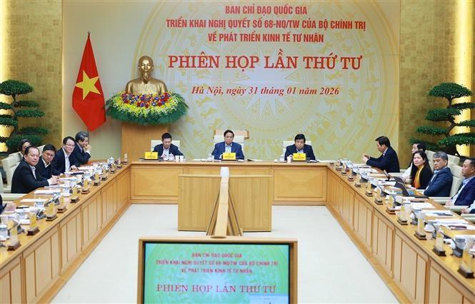At the fourth session of the National Steering Committee for the implementation of the Politburo’s Resolution 68-NQ/TW on private sector development (Photo: VNA)