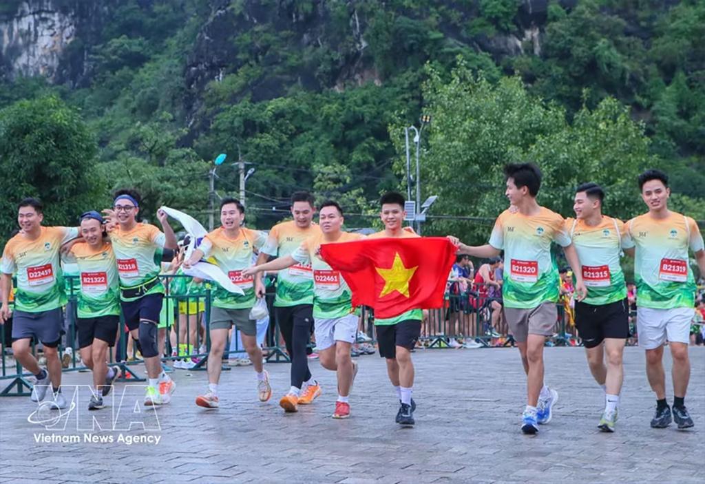 Participants in Trang An Marathon 2025 (Photo: VNA)