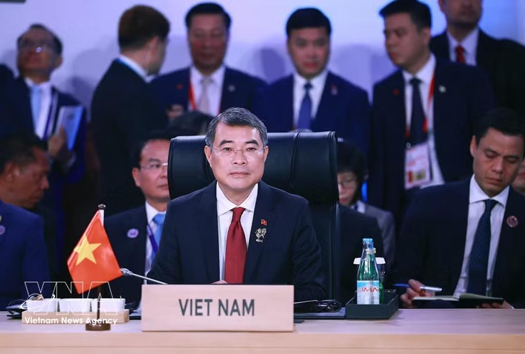 Prime Minister Le Minh Hung attends the 48th ASEAN Summit Plenary in Cebu, the Philippines. (Photo: VNA)