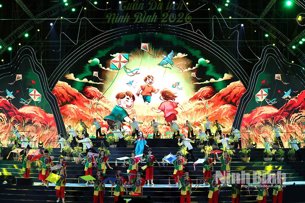 A performance staged at the opening ceremony of the Ninh Binh tourism week 2026 on May 23 evening.