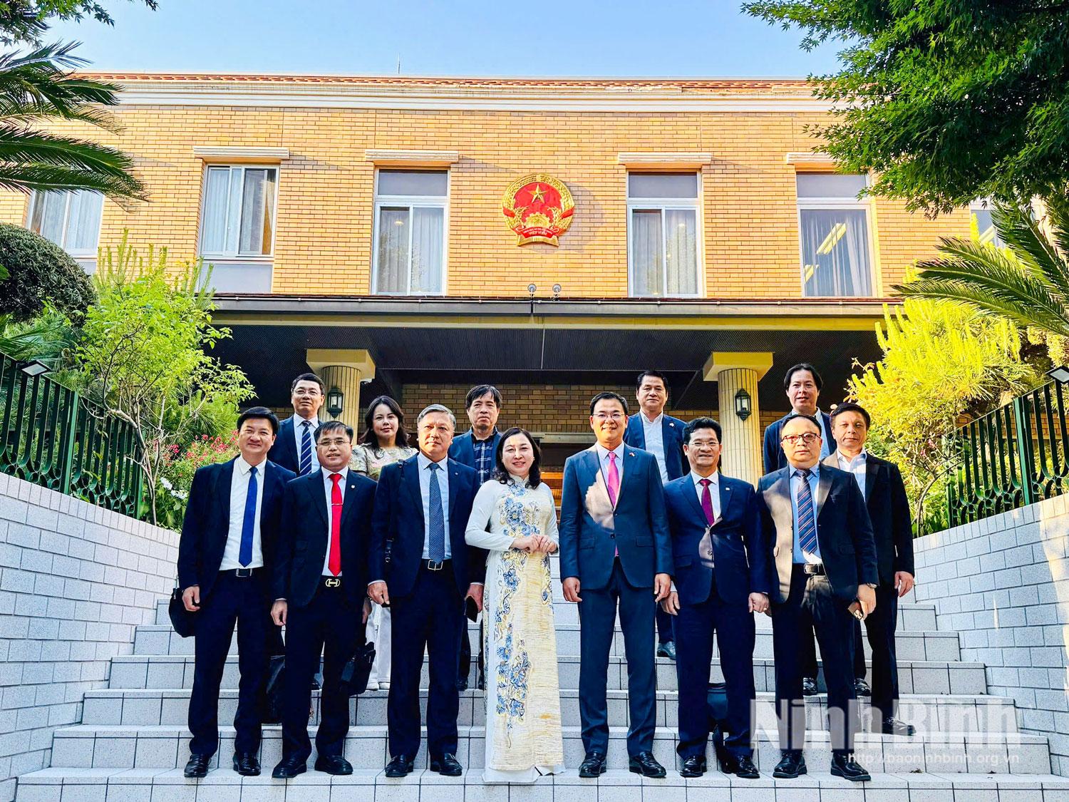 The delegation visit Vietnamese Embassy in Japan.