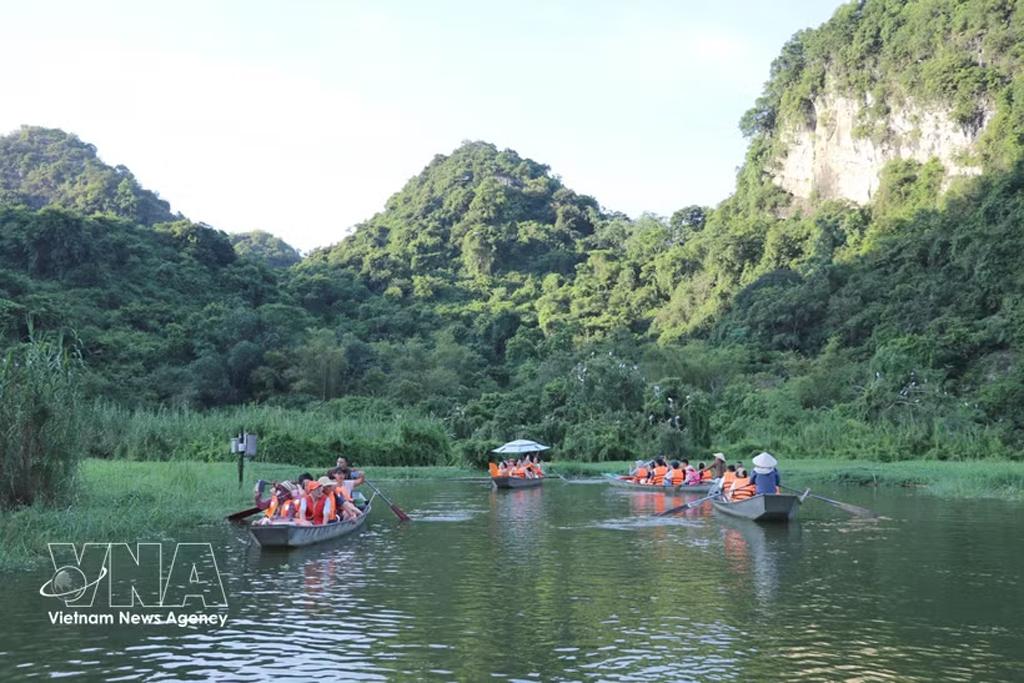 Visitors explore Thung Nham Bird Park in Nam Hoa Lu ward, Ninh Binh province. (Photo: VNA)