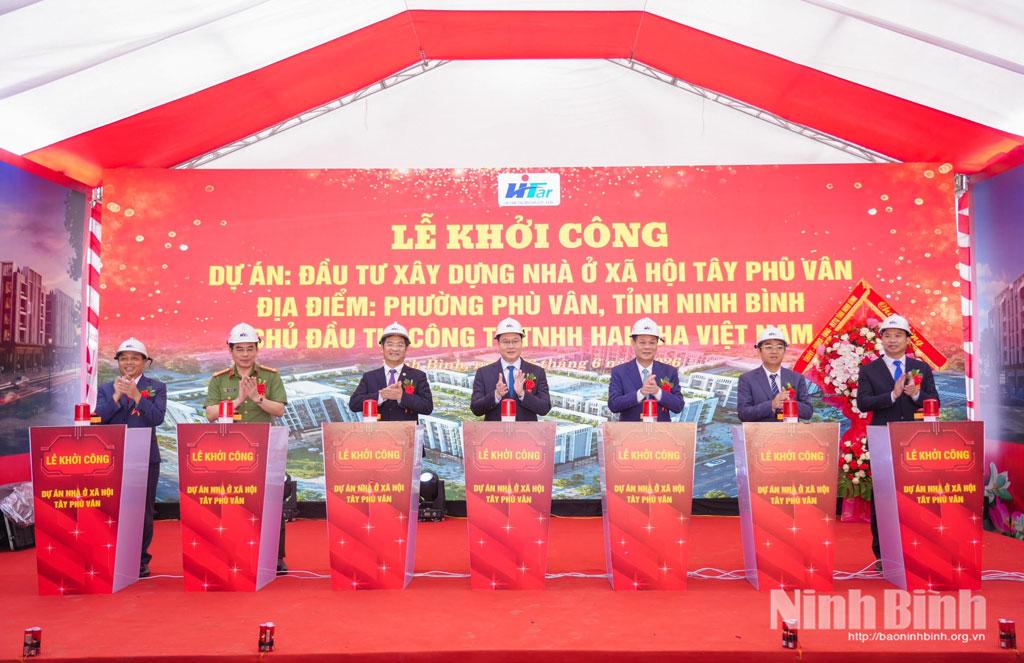 Delegates at the ground breaking ceremony.