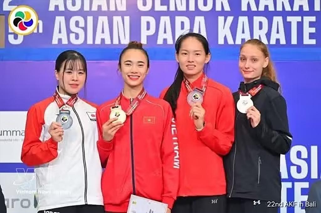 Nguyen Thi Dieu Ly (second, left) wins Viet Nam's only gold at the Asian Karate Championships, which wrapped up in Indonesia on June 21. (Photo: VNS/VNA)