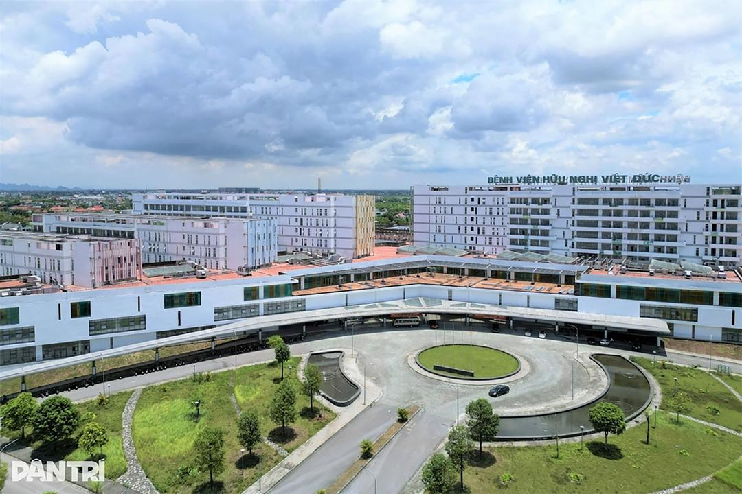 In the initial phase, the hospital will operate 300 inpatient beds.