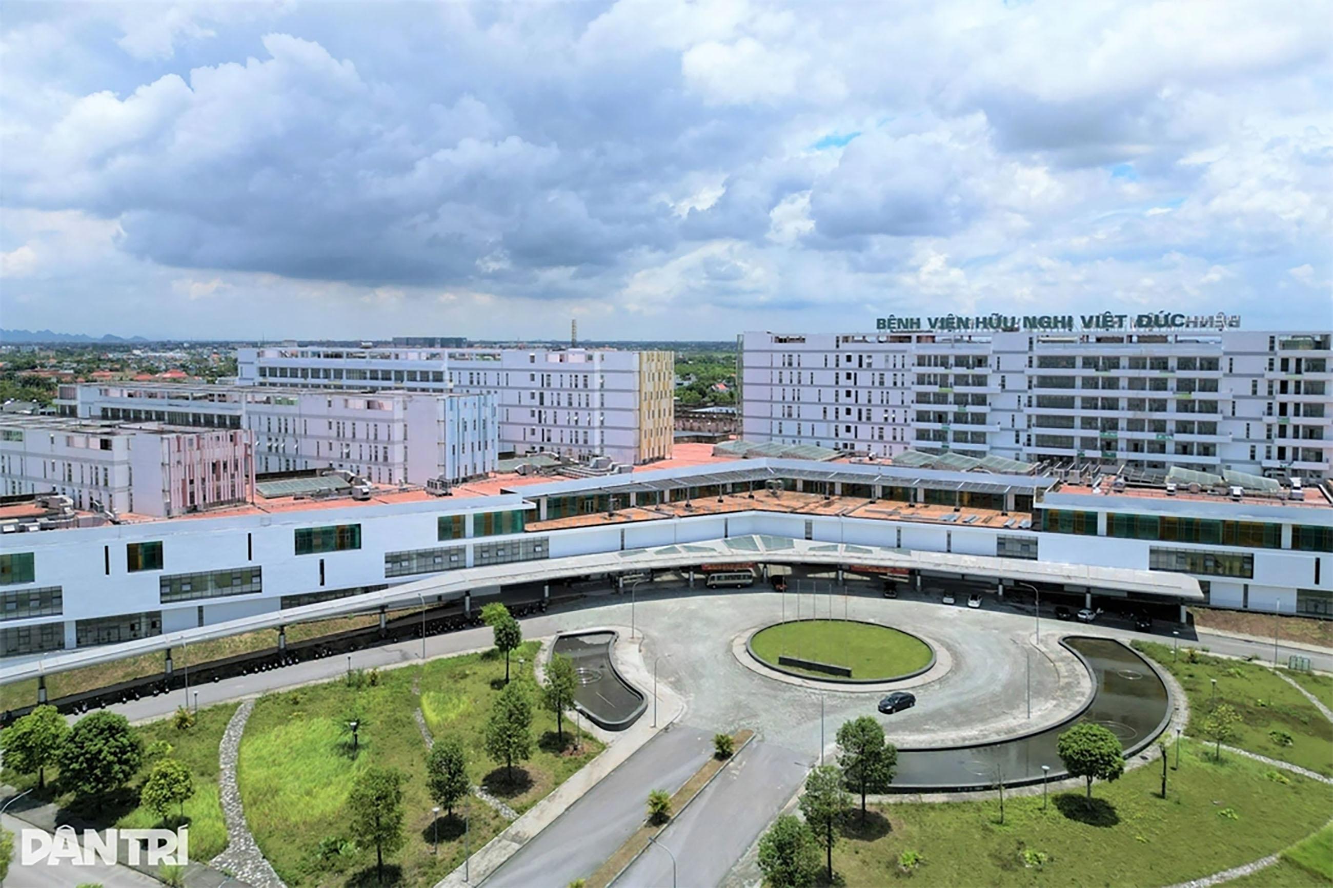 In the initial phase, the hospital will operate 300 inpatient beds.