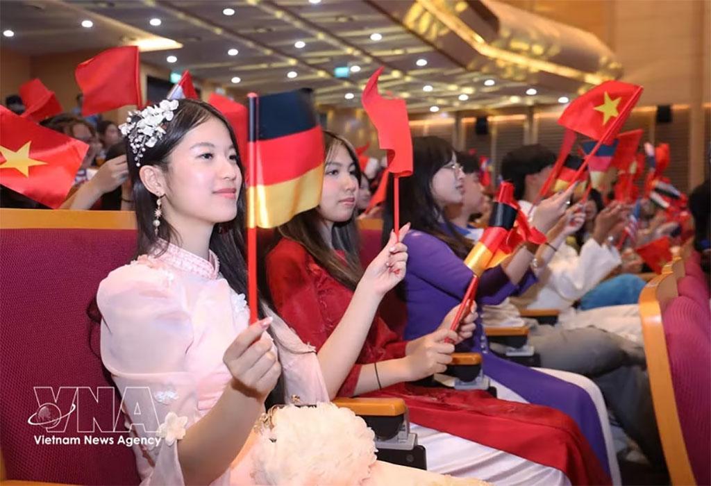 Overseas Vietnamese delegates attend the opening ceremony of the Vietnam Summer Camp 2026. (Photo: VNA)