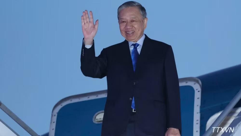 General Secretary of the Communist Party of Vietnam (CPV) Central Committee and President To Lam leaves Ottawa on the evening of September 25 (local time), concluding his state visit to Canada. (Photo: VNA)