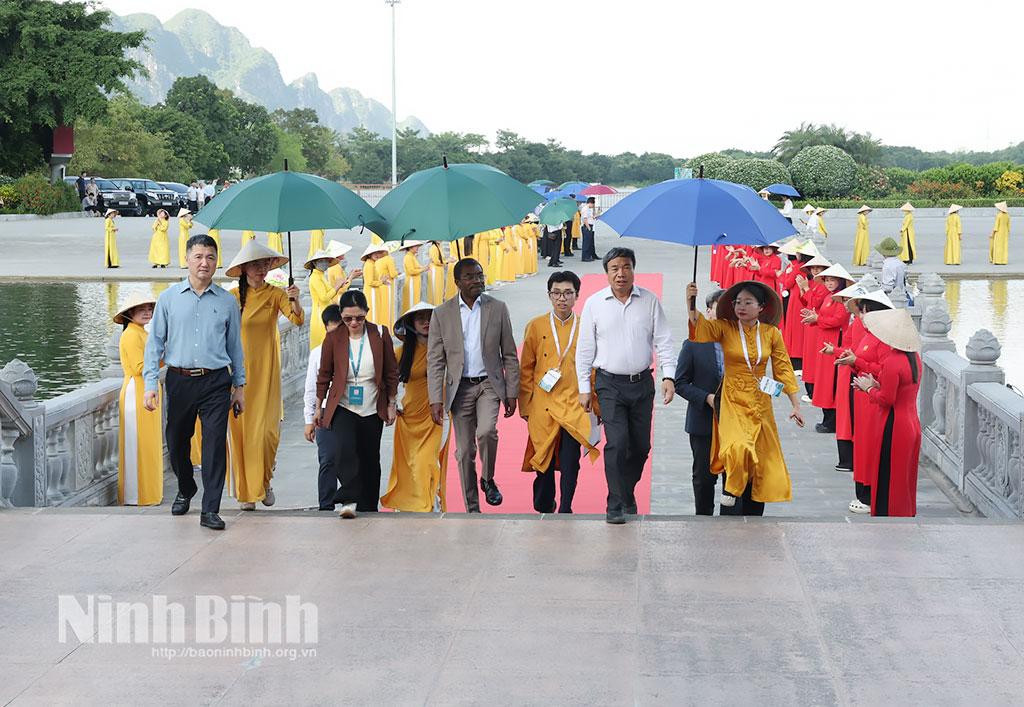 The UNESCO delegation visit Tam Chuc landscape complex.