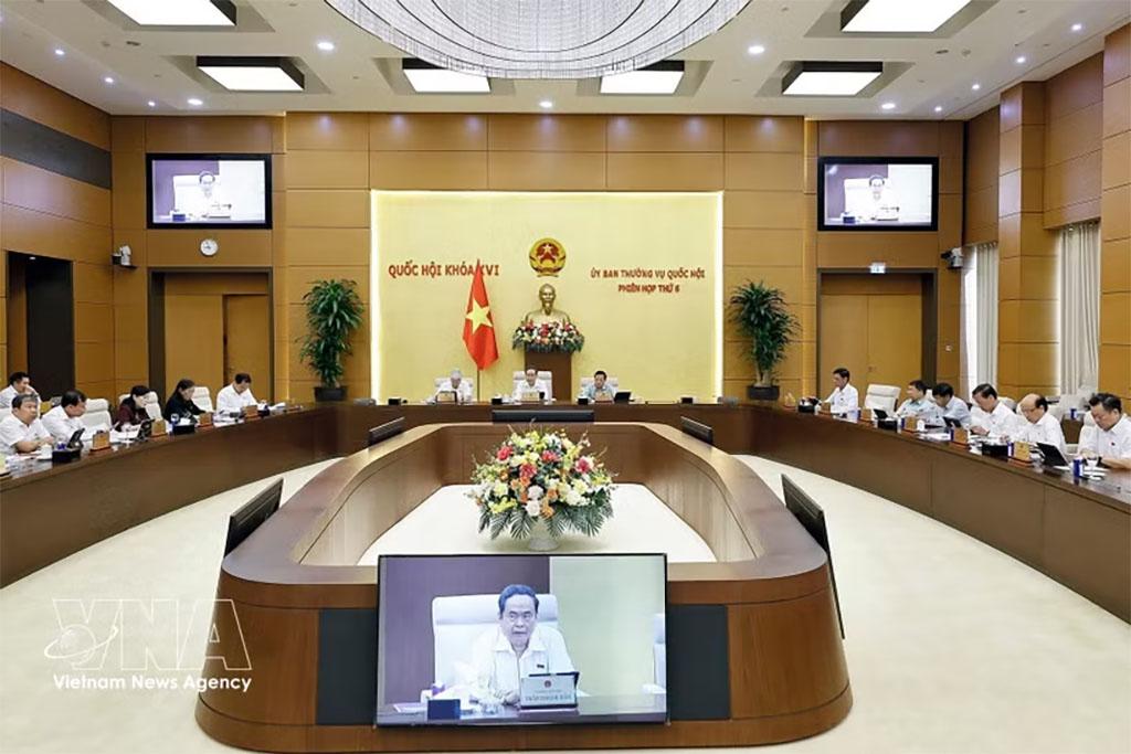 A discussion of the NA Standing Committee at its sixth session (Photo: VNA)