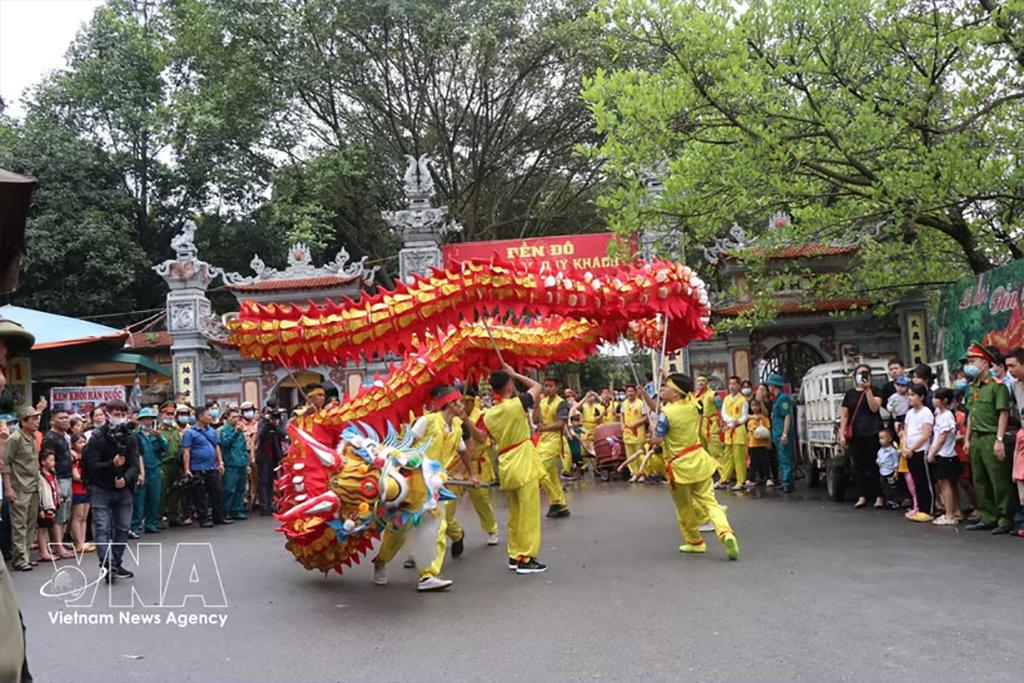The annual Do Temple Festival commemorates King Ly Thai To (Ly Cong Uan).