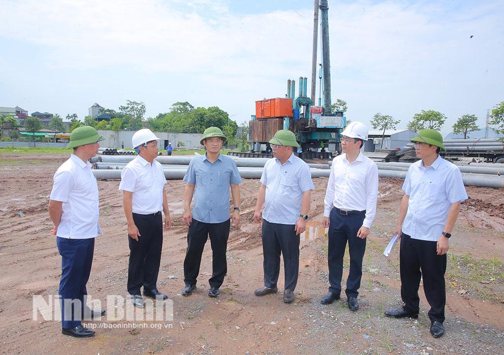 Provincial leaders inspects progress construction at social housing projects in Tay Phu Van ward.