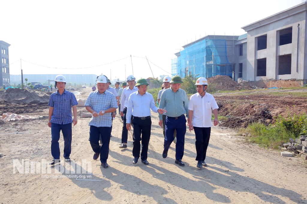 Chairman of provincial People’s Committee inspects progress of Hoa Lu University construction project