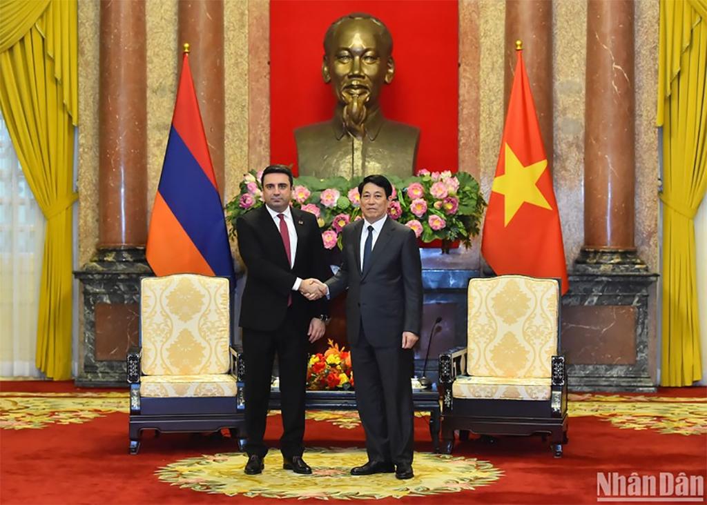 State leader receives Armenian NA President