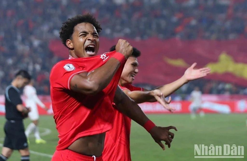 Vietnam cruise to semi-finals