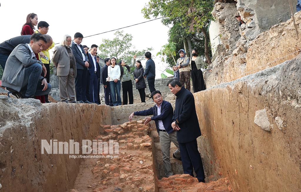 Initial excavation findings in Tan Hoa hamlet in Truong Yen commune unveiled