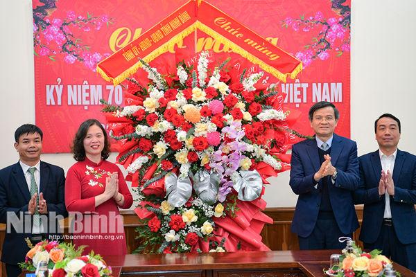 Provincial leaders extend greetings to medical workers on Vietnamese Doctor's Day