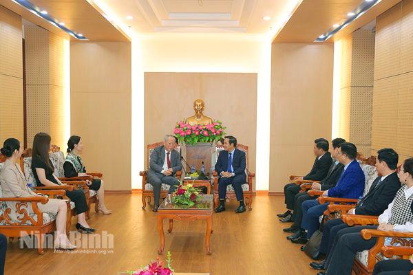 Chairman of provincial People’s Committee receives founder of China Pacific Construction Group