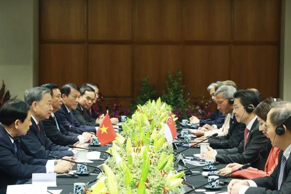 Vietnam, Singapore agree to upgrade bilateral ties to Comprehensive Strategic Partnership