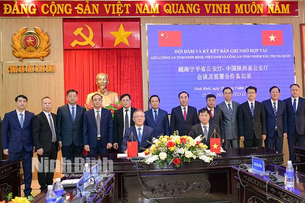 Departments of Public Security of Ninh Binh and Shanxi sign MoU on cooperation