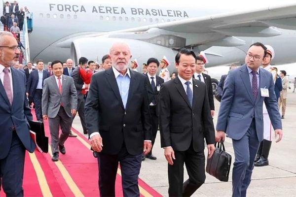 Brazilian President arrives in Hanoi, beginning state visit to Vietnam
